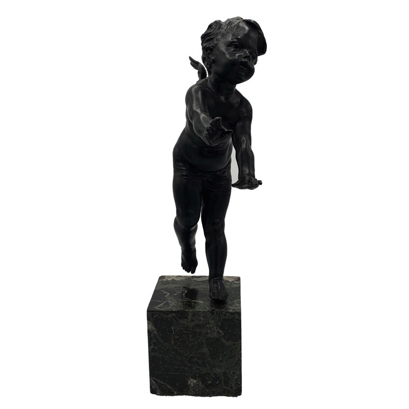 Featured image for “Scultura in bronzo raffigurante putto alato”